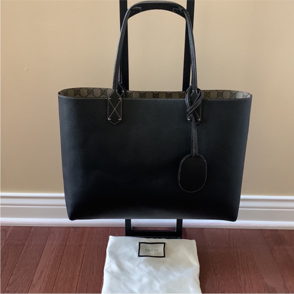 Beautiful Authentic GUCCI Calfskin GG Supreme Monogram REVERSIBLE Tan/Black Tote